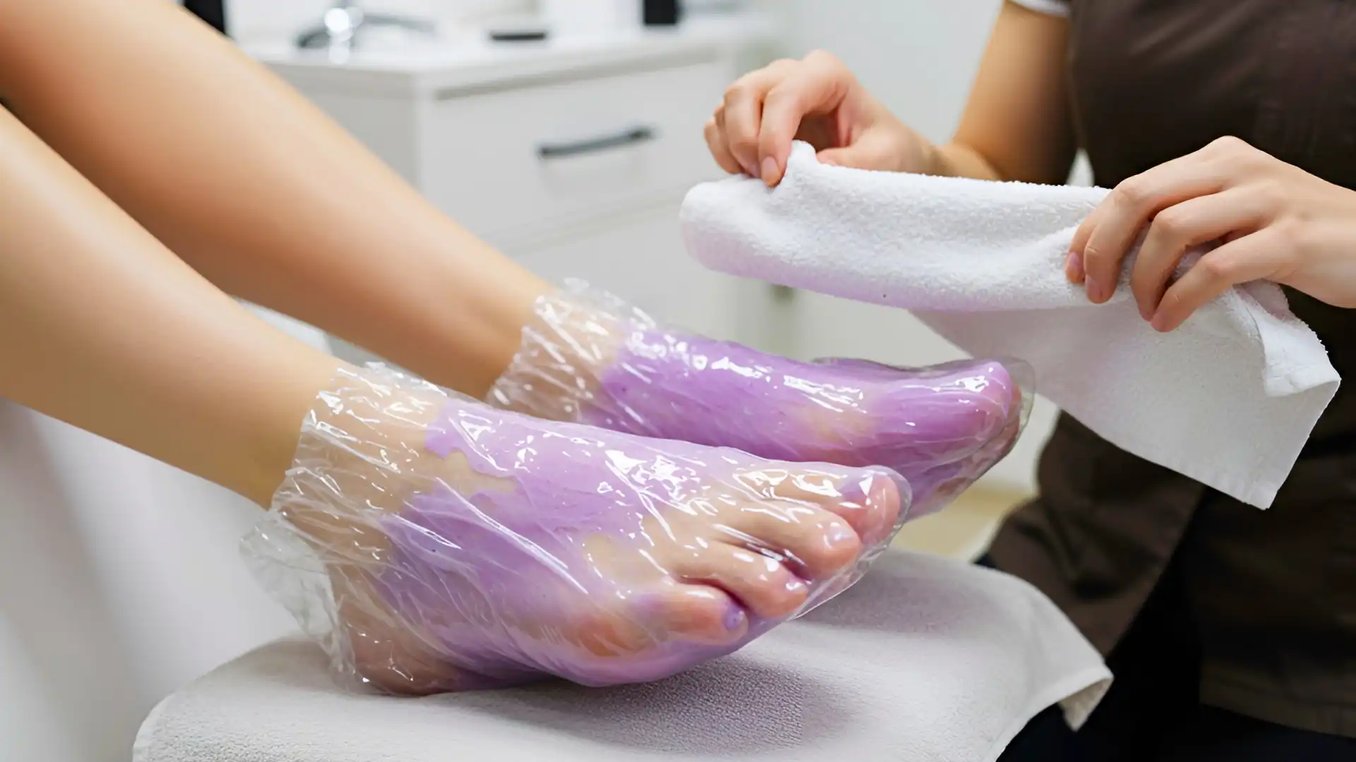 Petroleum jelly for feet used as a paraffin-style treatment to lock in moisture